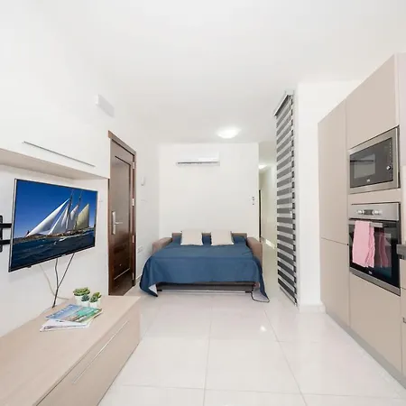 Vela Blu - Rose Court *