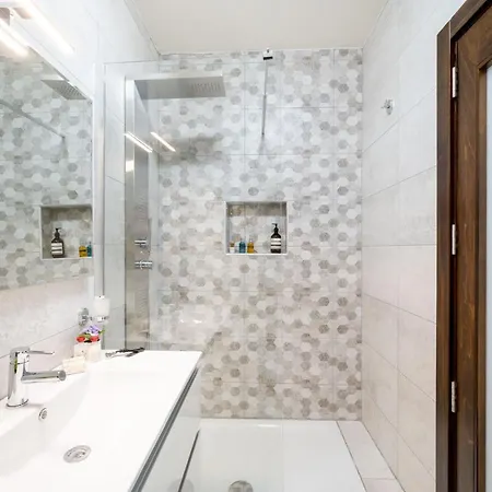 Vela Blu - Rose Court *