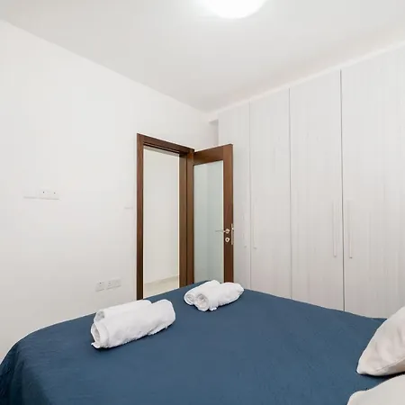 Vela Blu - Rose Court *