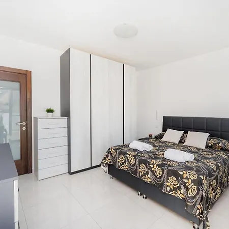 Lägenhet Vela Blu - Rose Court *