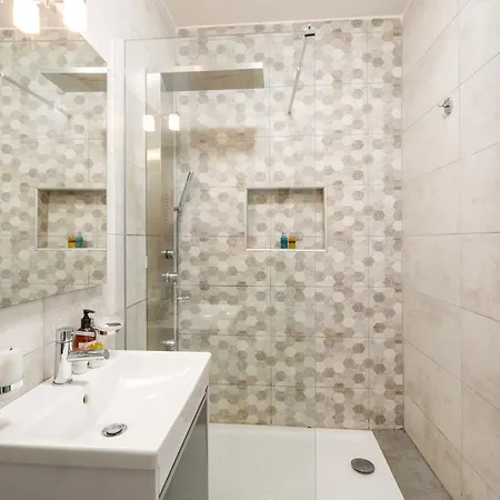 Vela Blu - Rose Court *