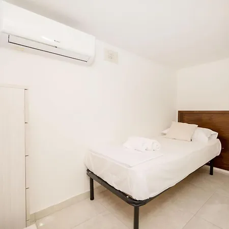 Vela Blu - Rose Court