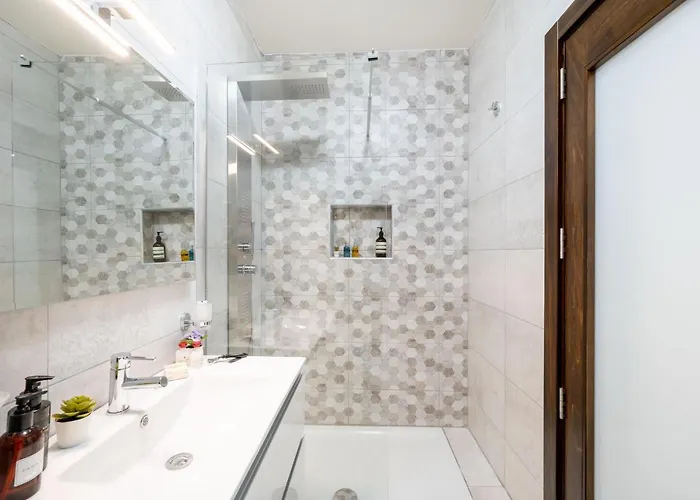 Vela Blu - Rose Court *