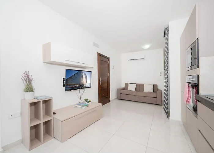 Vela Blu - Rose Court