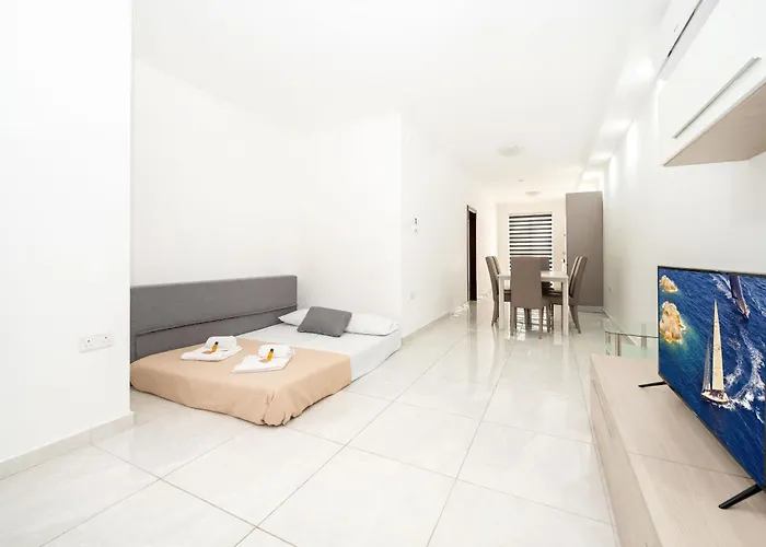 Vela Blu - Rose Court *