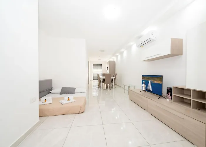 Vela Blu - Rose Court