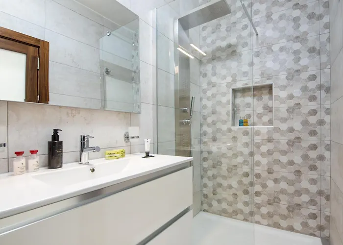 Vela Blu - Rose Court *