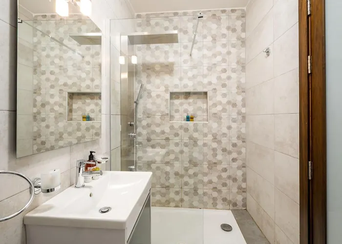 Vela Blu - Rose Court *