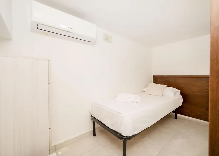 Vela Blu - Rose Court